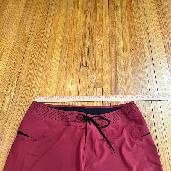 lululemon Shorts Mens 38 Current State Board Swim Hybrid Red Performance - Picture 6 of 9